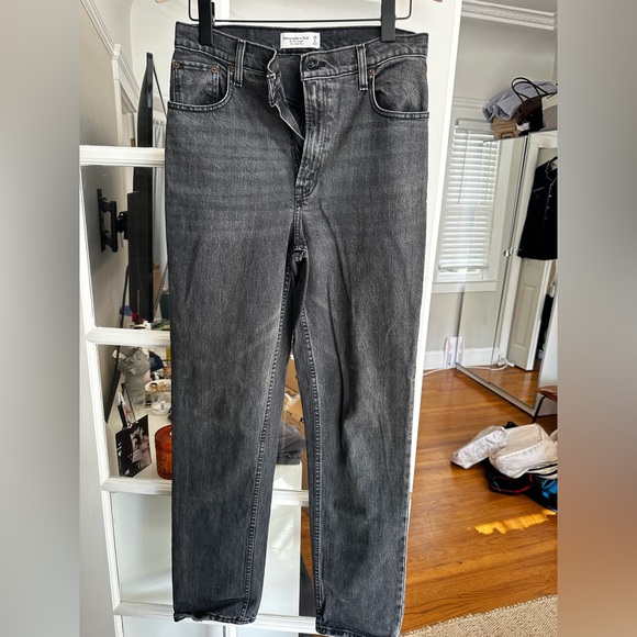 Abercrombie & Fitch Ultra High Rise 90s Straight Jean size 28L - Picture 4 of 7